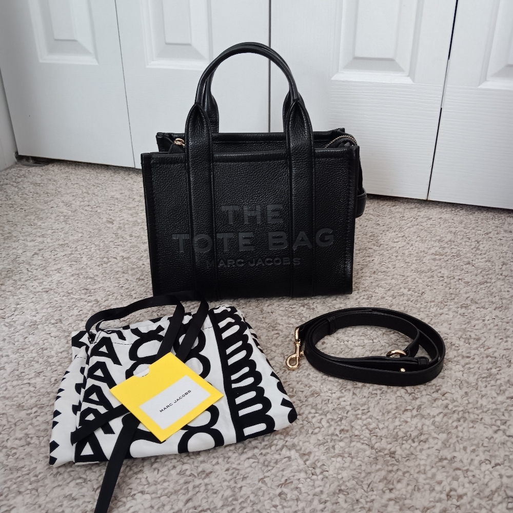 Just Showing ❤️ Marc Jacobs Small Black Leather "The Tote" Bag - Picture 3 of 16